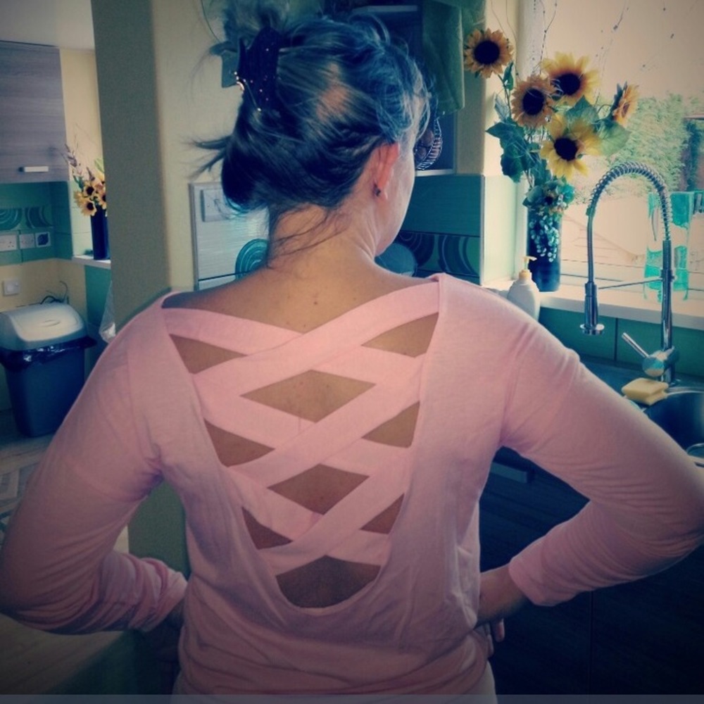 Cross-back long sleeve tee! - Picture 5 of 6